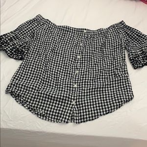 Off the shoulder checkered quarter length shirt
